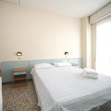Telstar Hotel 3*