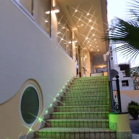 Queen Aparthotel 3*