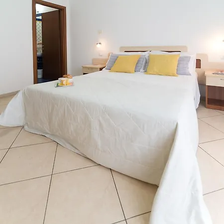 Aparthotel Mediterraneo 2*
