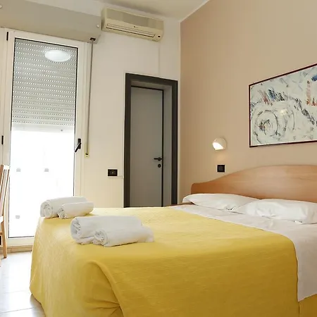 Hotel Dina 3*