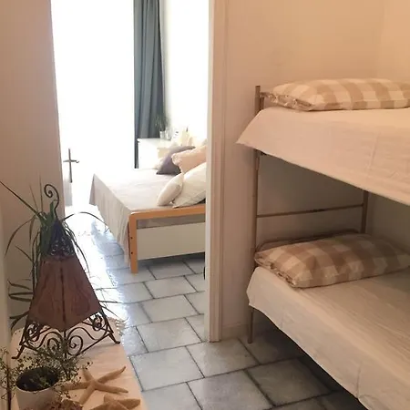 Laura A 2 Passi Dal Mare Apartament *