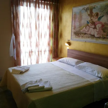 Simon Hotel