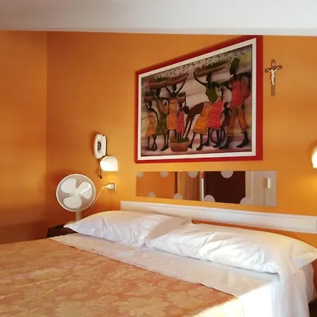 Simon Hotel