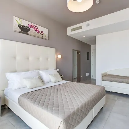 Hotel Augustea 3*