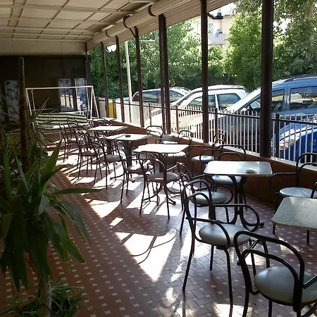 Hotel Elvira 2*