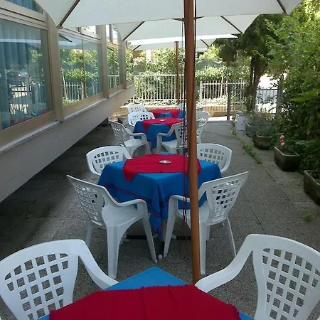 Elvira Hotel 2*