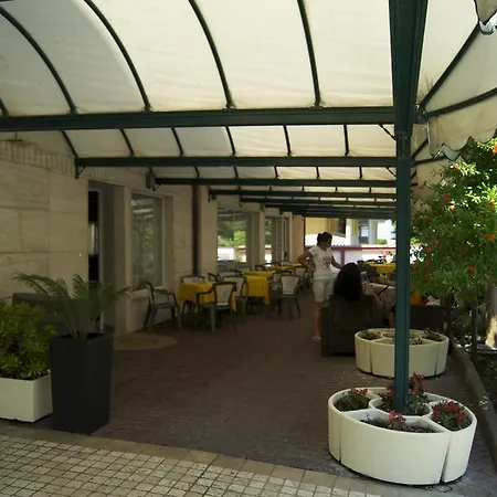 Hotel Aron 3*
