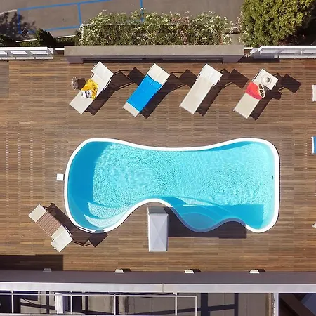 Delfina Aparthotel 3*
