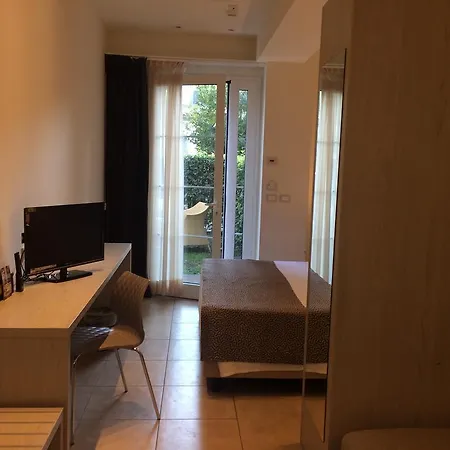 Accademia Hotel 3*