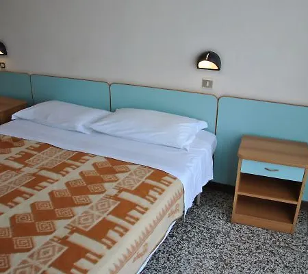 Telstar Hotel 3*
