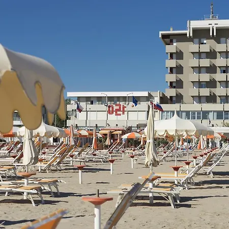 Appartamento Ascot Fronte Mare & *