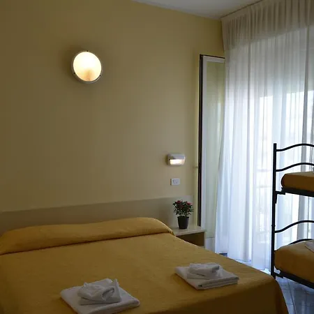 Hotel Corona Hotell 3*