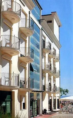 Hotel Emilia 3*