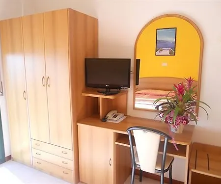 Hotel Emilia 3*