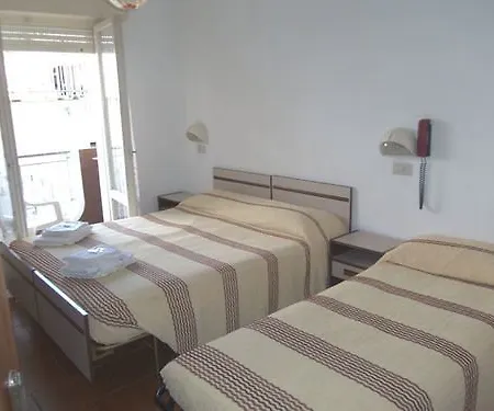 Emanuela Hotel 2*