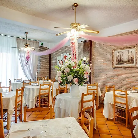 Laura Hotel 2*