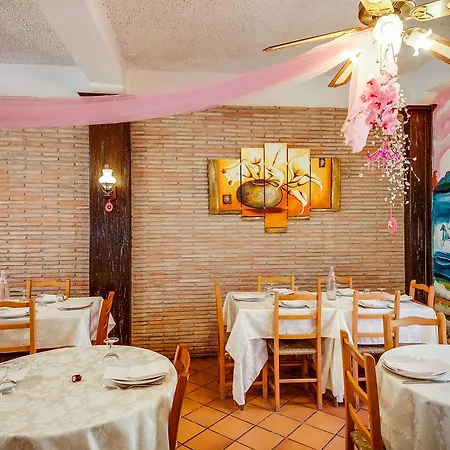 Laura Hotel