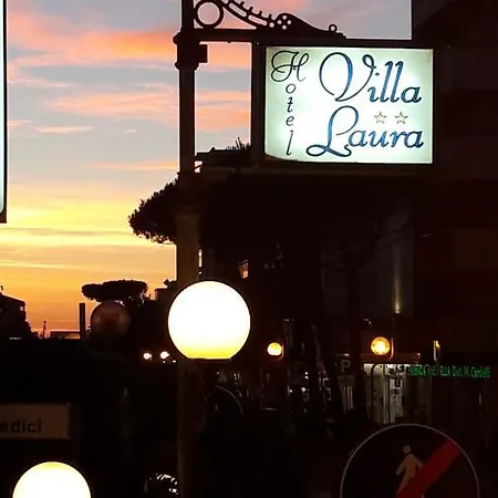 Laura Hotel 2*