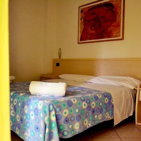 Paradise Aparthotel 3*