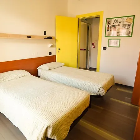Hotel Morfeo - Young People (adults Only)