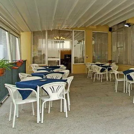 Hotel Corona Hotell 3*
