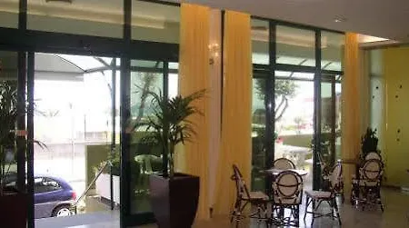 Colombo Hotel 3*