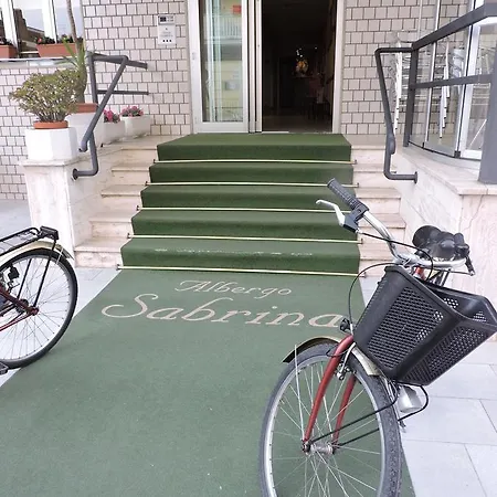 Sabrina Hotel 2*