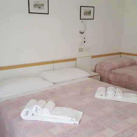 Sabrina Hotel 2*