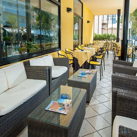 Ariane - Beachfront, Breakfast Xxl & Sea View 3* ريميني