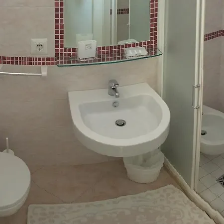 Otel Kelly 2*