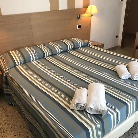 Gin Hotel 3*