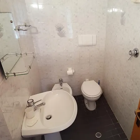 Monaco Aparthotel 2*