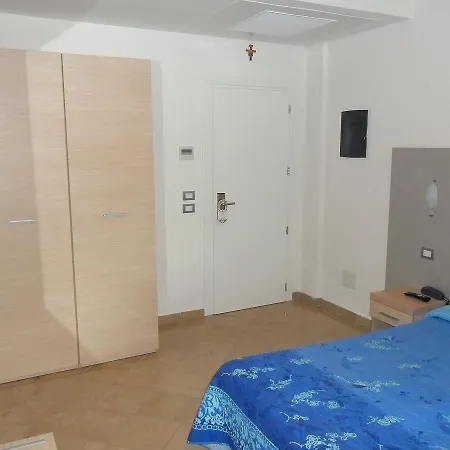 Etoile Hotel 3*