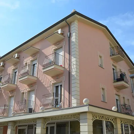 Uno Studio&suites Aparthotel 2*
