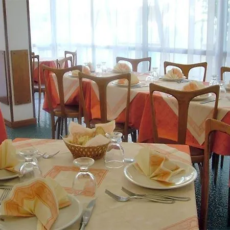 Bacco Hotel 2*