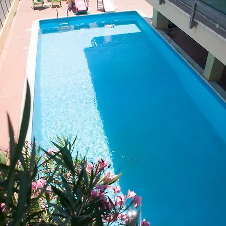 Crown Hotel 3*