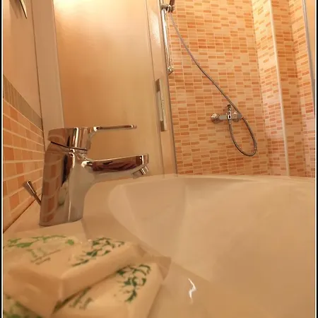 Luana Hotel *