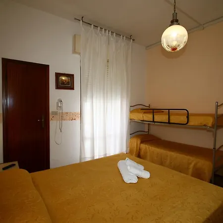 Emanuela Hotel 2*