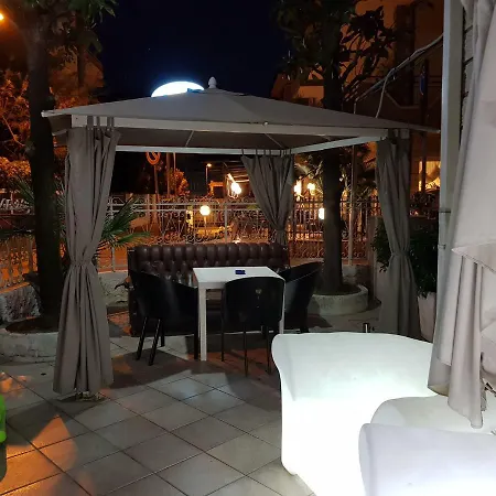 Emanuela Hotel 2*