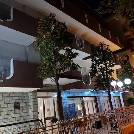 Emanuela Hotel 2*