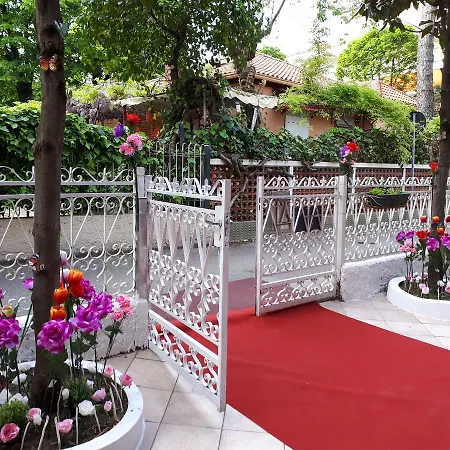 Emanuela Hotel