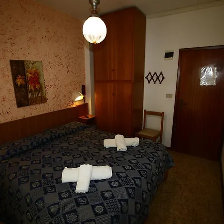 Emanuela Hotel 2*