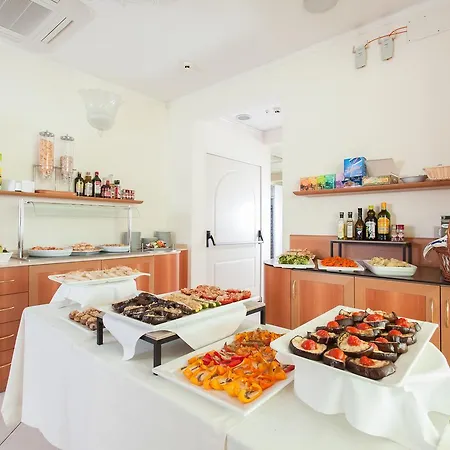 Hotel De La 3*