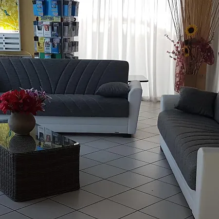 Half Moon Airport Restaurant فندق مبيت وإفطار ريميني