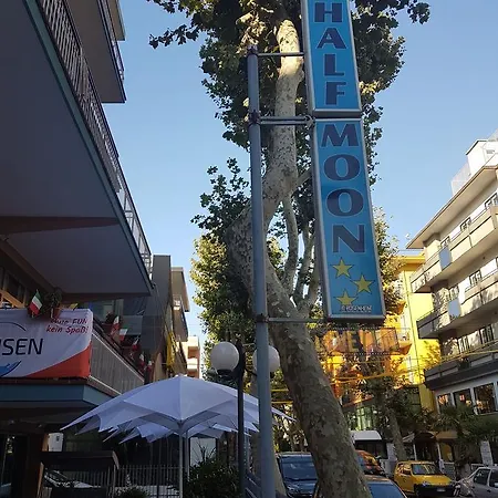 Half Moon Airport Restaurant فندق مبيت وإفطار