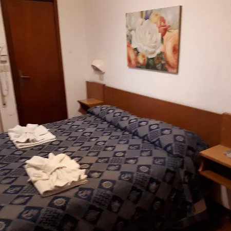 Emanuela Hotel 2*