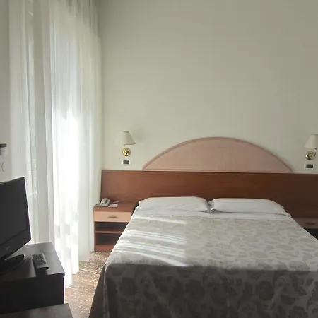 Carlton Hotel 3*