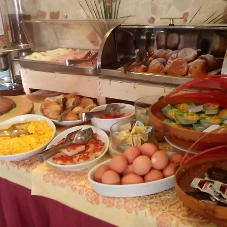 Crosal Hotel