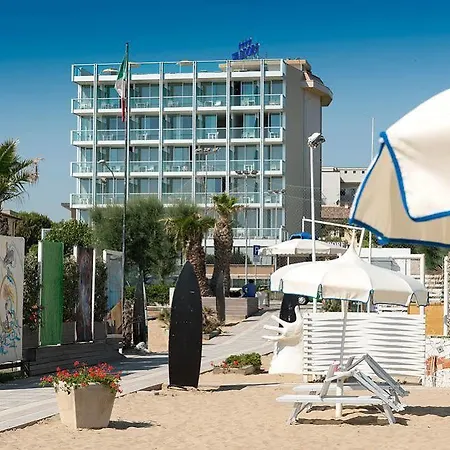 Waldorf Hotel 4*