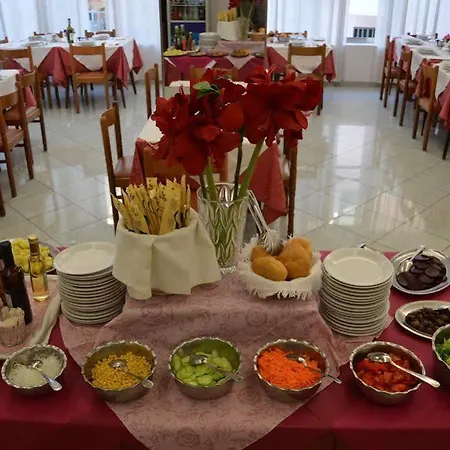 Luana Hotel *